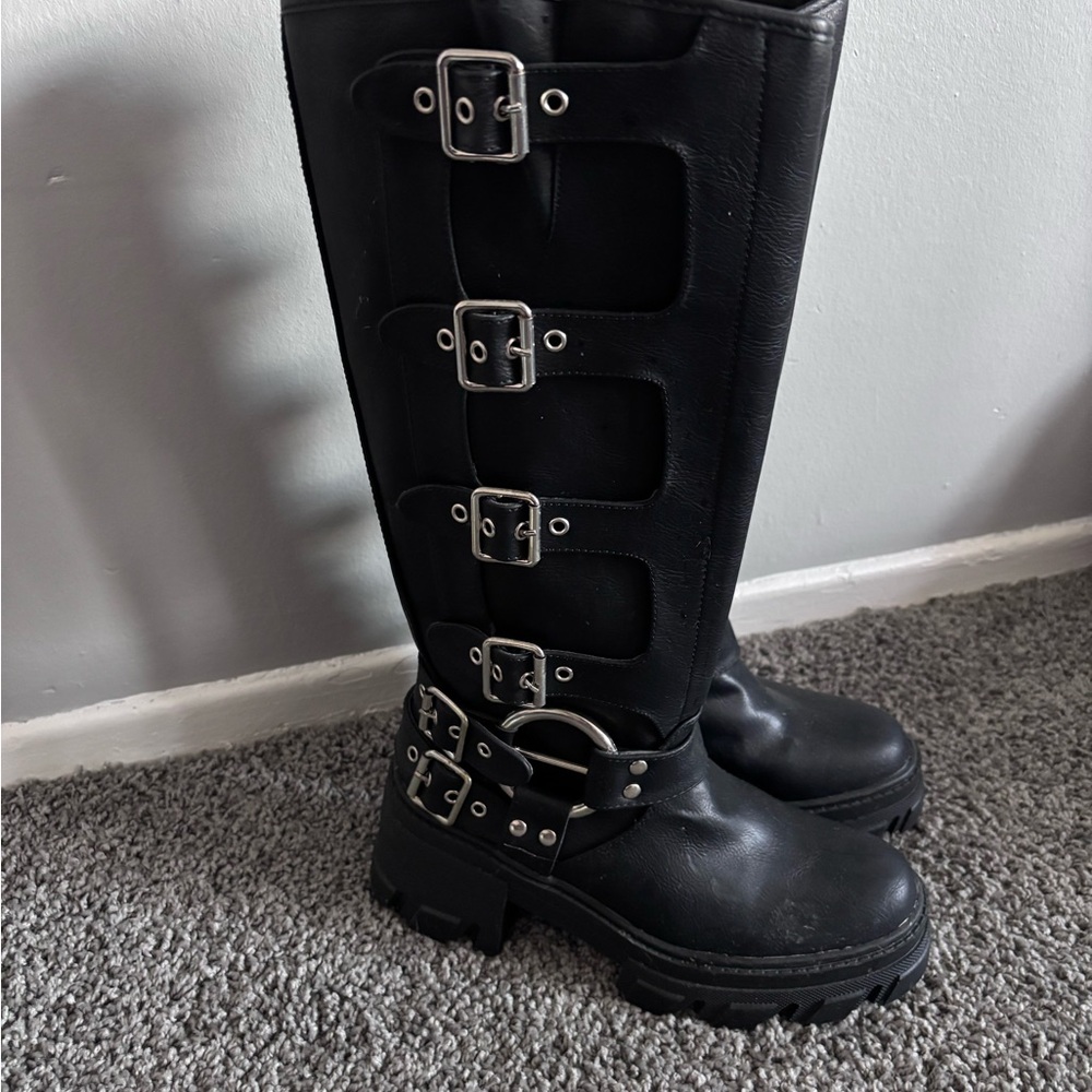 Fashion nova size 8 boots